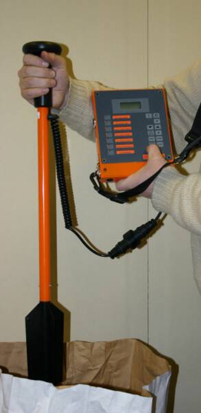 moisture and temperature probe for grain